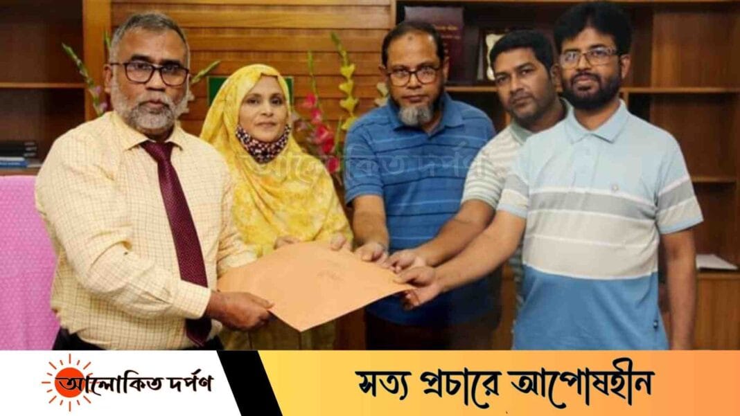 জুলাইয়ের মানবতাবিরোধী অপরাধে জড়িতদের প্রতিবেদন ইবি উপাচার্যকে হস্তান্তর