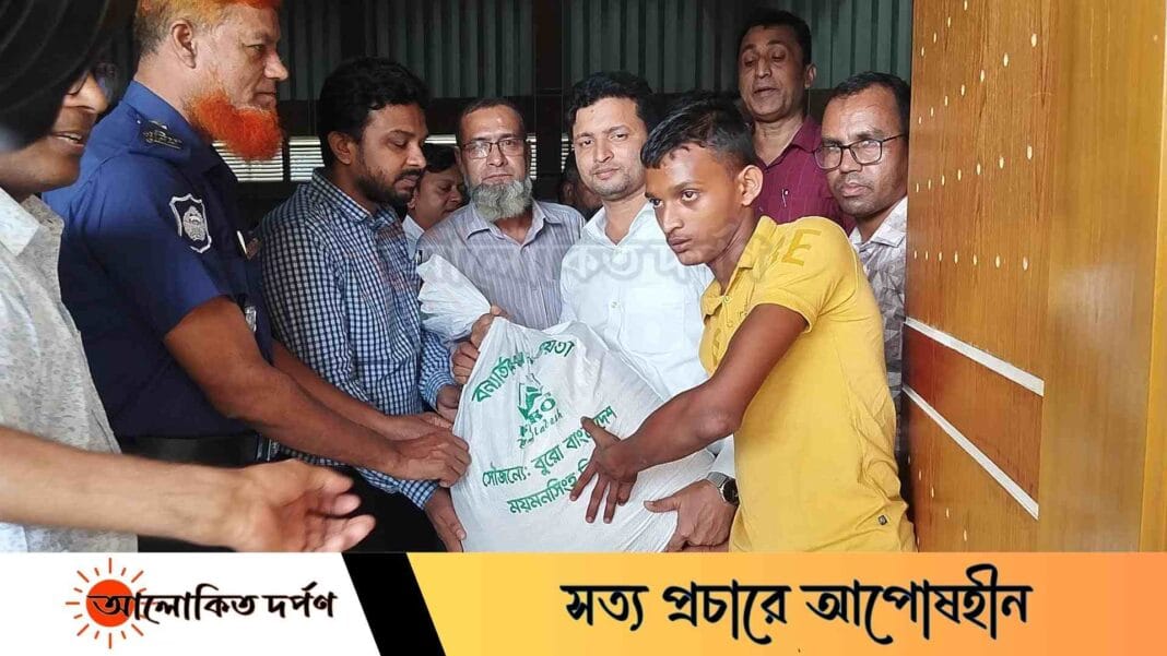 বন্যার্তদের মাঝে ত্রাণ বিতরণ করল ‘বুরো বাংলাদেশ’