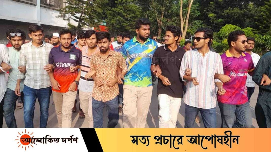 রাষ্ট্রপতির পদত্যাগের দাবিতে ইবিতে বিক্ষোভ