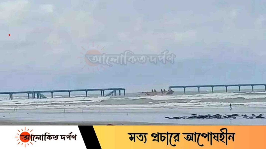 ঘূর্ণিঝড় দানা’র প্রভাবে আন্তর্জাতিক নৌ মহড়ার জেটি দ্বিখণ্ডিত