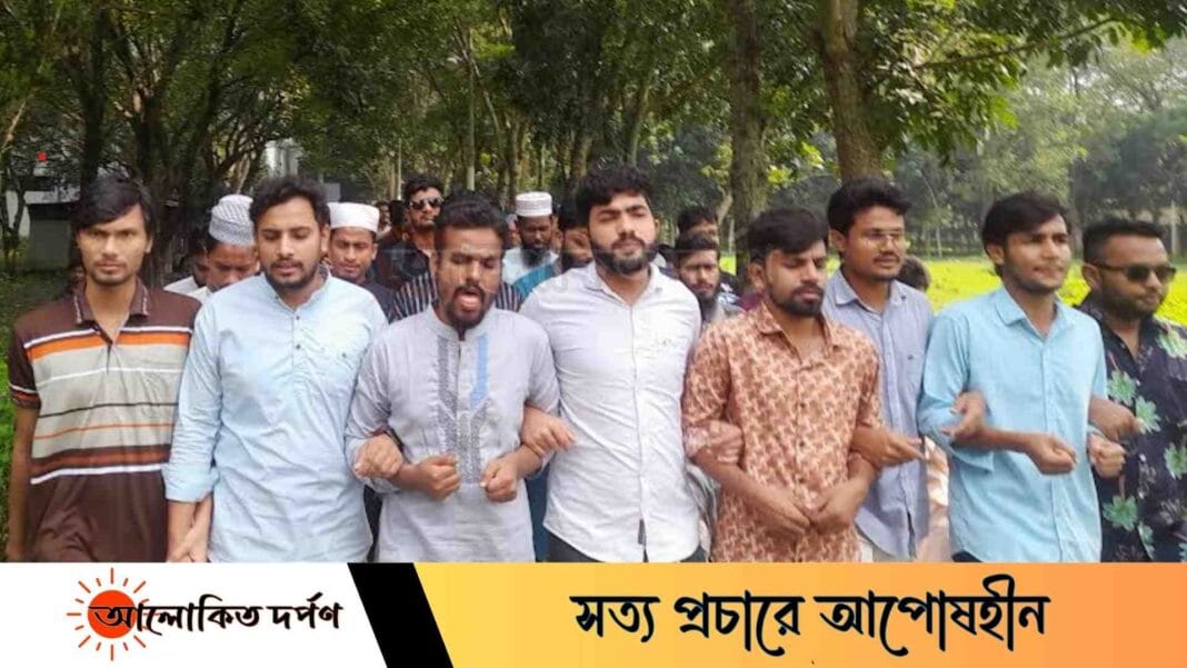 বিতর্কিত ইবির শিক্ষক-কর্মকর্তাকে ক্যাম্পাসে ঢুকতে না দেওয়ার দাবি শিক্ষার্থীদের বিতর্কিত ইবির শিক্ষক-কর্মকর্তাকে ক্যাম্পাসে ঢুকতে না দেওয়ার দাবি শিক্ষার্থীদের