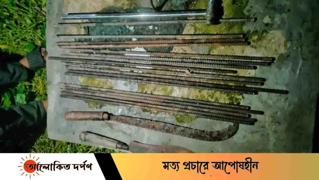 গভীর রাতে বশেমুরবিপ্রবি থেকে দেশীয় অস্ত্র উদ্ধার