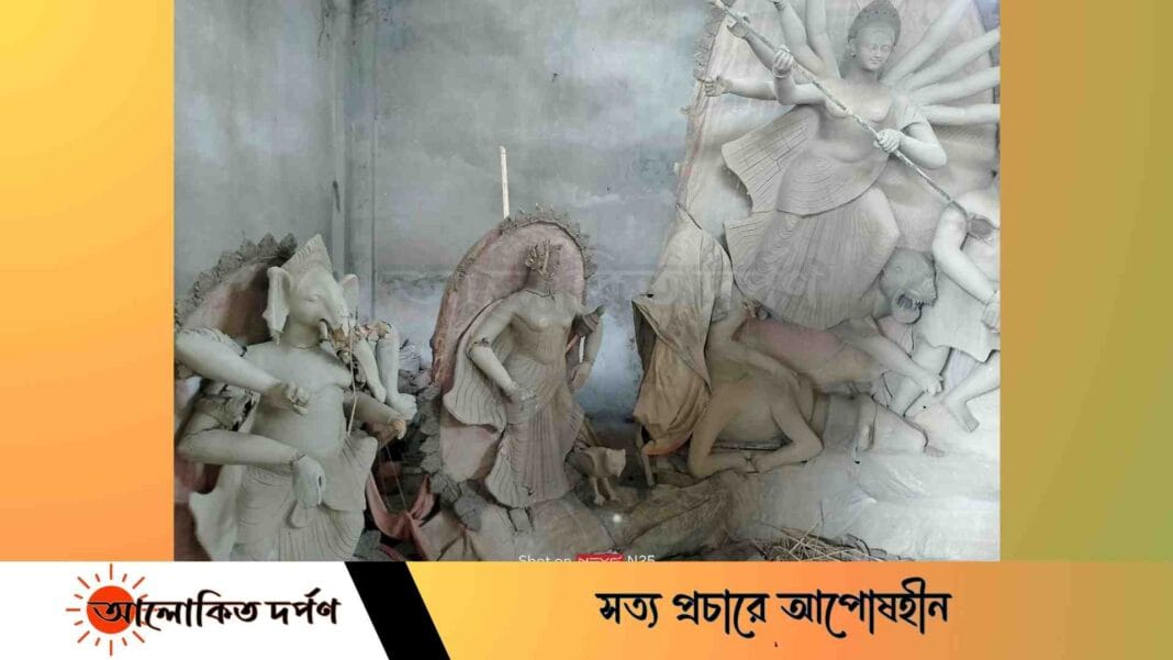 নড়াইলে দুর্গা প্রতিমা ভাঙচুর নড়াইলে দুর্গা প্রতিমা ভাঙচুর