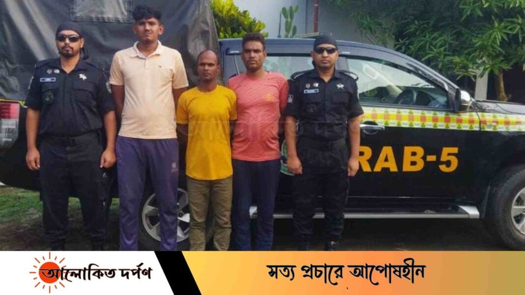 চাঁপাইনবাবগঞ্জের কিশোর গ্যাং লিডার ককটেল রাব্বি ও ২ সহযোগী গ্রেফতার চাঁপাইনবাবগঞ্জের কিশোর গ্যাং লিডার ককটেল রাব্বি ও ২ সহযোগী গ্রেফতার