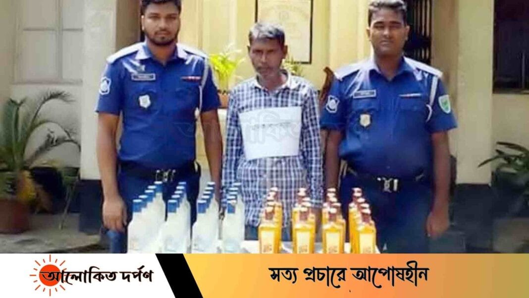 পর্যটকবাহী বোটে বিদেশি মদ বিয়ার বিক্রেতা শাহজাহন গ্রেফতার