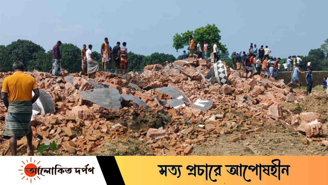 অবৈধ ইটভাটা গুঁড়িয়ে দিল চাঁপাইনবাবগঞ্জ প্রশাসন