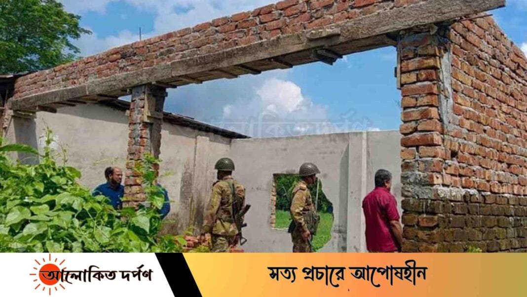 খালের ওপর নির্মাণাধীন অবৈধ দোকান ভেঙে দিলো প্রশাসন খালের ওপর নির্মাণাধীন অবৈধ দোকান ভেঙে দিলো প্রশাসন