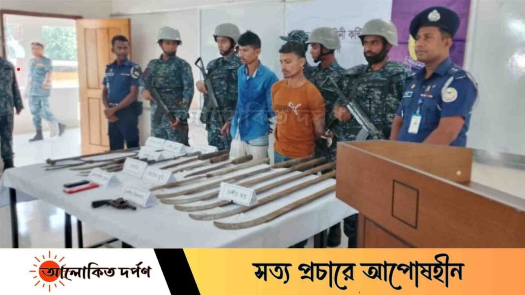 ভোলায় নৌবাহিনীর যৌথ অভিযানে অস্ত্রসহ দুই ডাকাত আটক