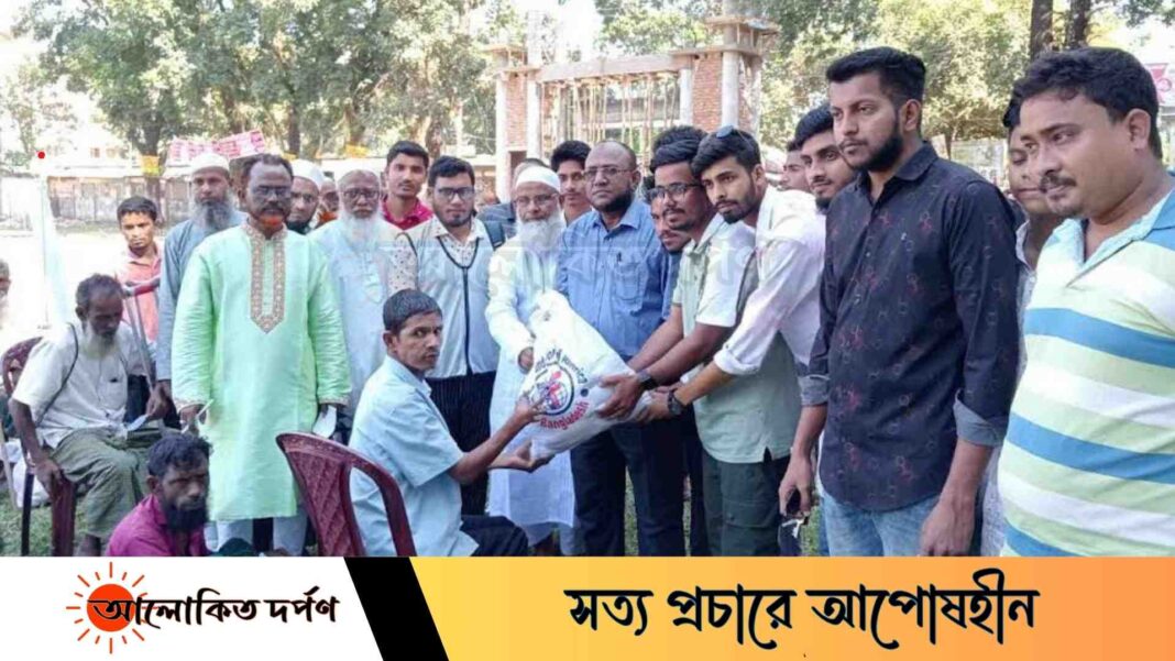 দুর্গাপুরে বন্যাদুর্গতদের মাঝে খাদ্য সহায়তা প্রদান দুর্গাপুরে বন্যাদুর্গতদের মাঝে খাদ্য সহায়তা প্রদান