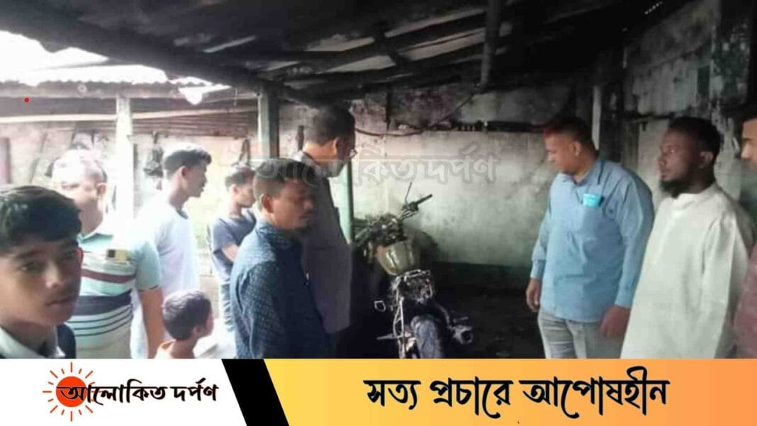 বগুড়ায় দুর্বৃত্তের আগুনে পুড়ল বসতঘর সহ মোটরসাইকেল