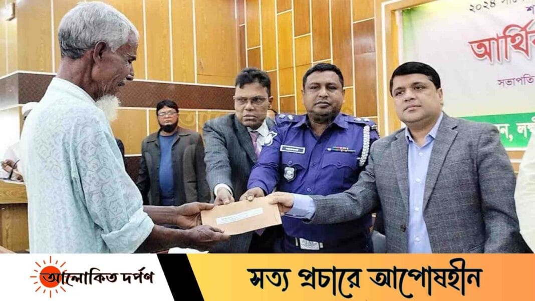লক্ষ্মীপুরে আন্দোলনে শহিদ ও আহতদের পরিবারকে সহায়তা প্রদান 