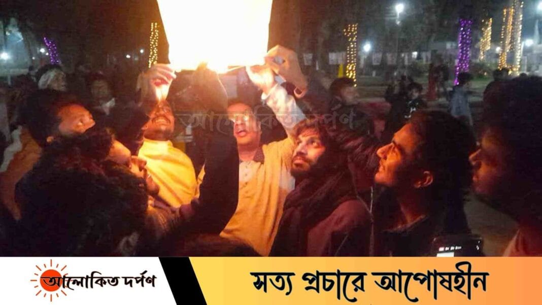 ফানুস উড়িয়ে ইবিতে বিজয় দিবস উদযাপন