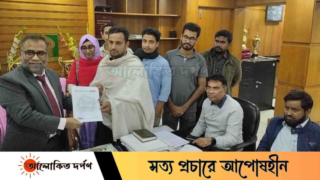 স্বতন্ত্র ভর্তি পরীক্ষার দাবিতে ইবি ছাত্র ইউনিয়নের মানববন্ধন ও স্মারকলিপি প্রদান  