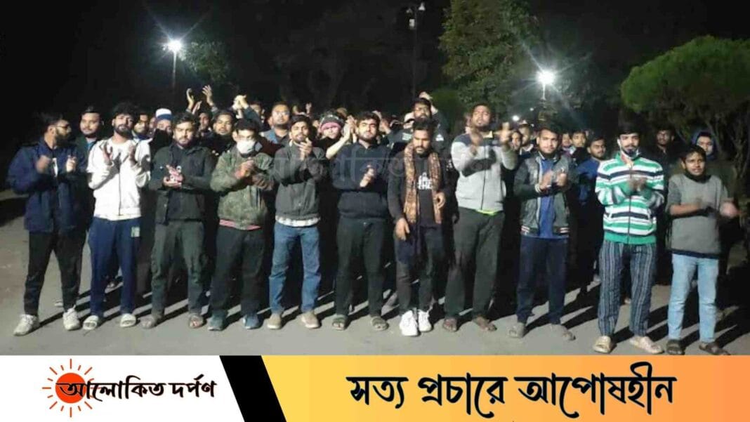 আগরতলায় বাংলাদেশ সহকারী হাইকমিশনে হামলার প্রতিবাদে ইবিতে বিক্ষোভ আগরতলায় বাংলাদেশ সহকারী হাইকমিশনে হামলার প্রতিবাদে ইবিতে বিক্ষোভ