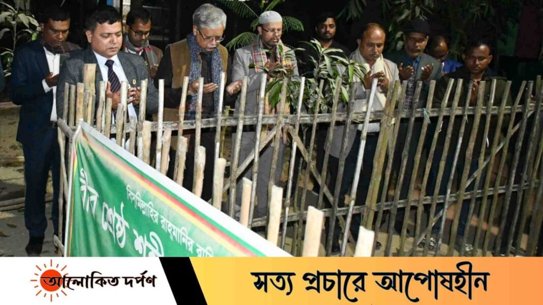 শহীদ আবু সাঈদের কবরে তিন উপাচার্যের শ্রদ্ধা নিবেদন শহীদ আবু সাঈদের কবরে তিন উপাচার্যের শ্রদ্ধা নিবেদন