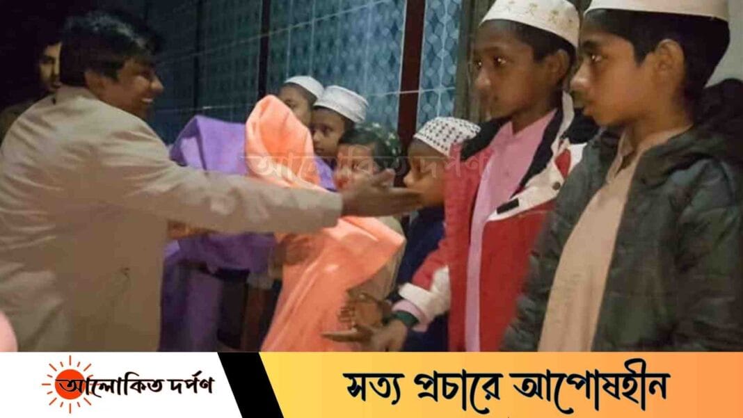 গভীর রাতে শীতার্তদের পাশে রামগঞ্জের ইউএনও মামুন