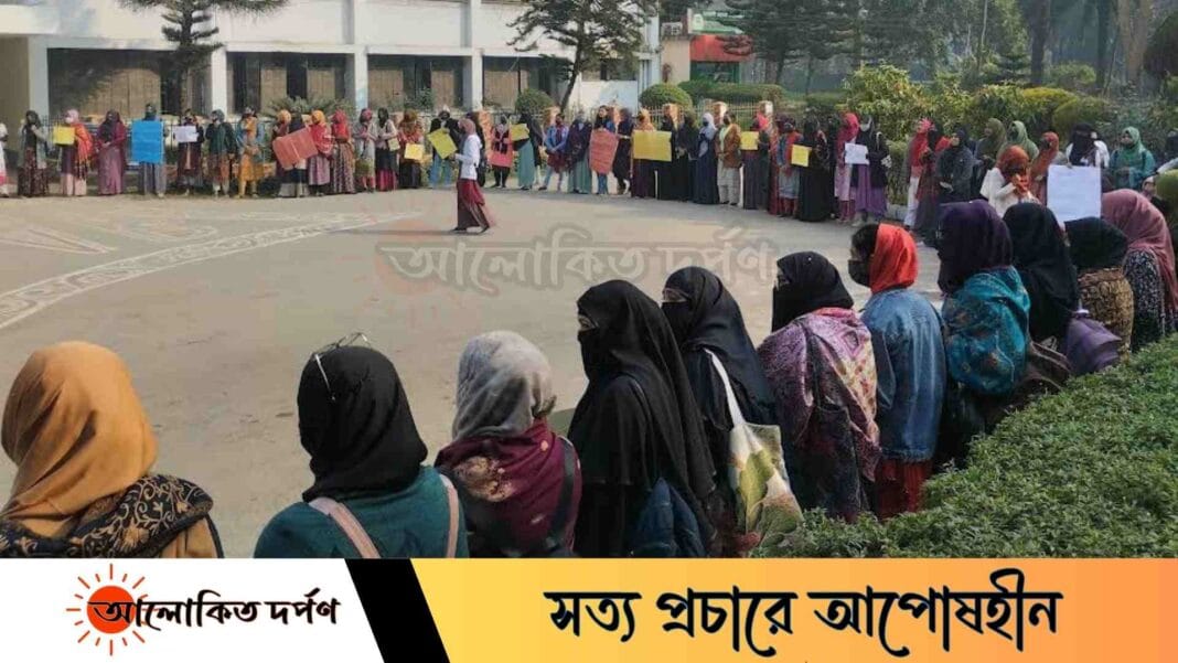 সেশনজট নিরসনসহ দশ দফা দাবিতে ইবির সমাজকল্যাণ বিভাগের শিক্ষার্থীদের আন্দোলন