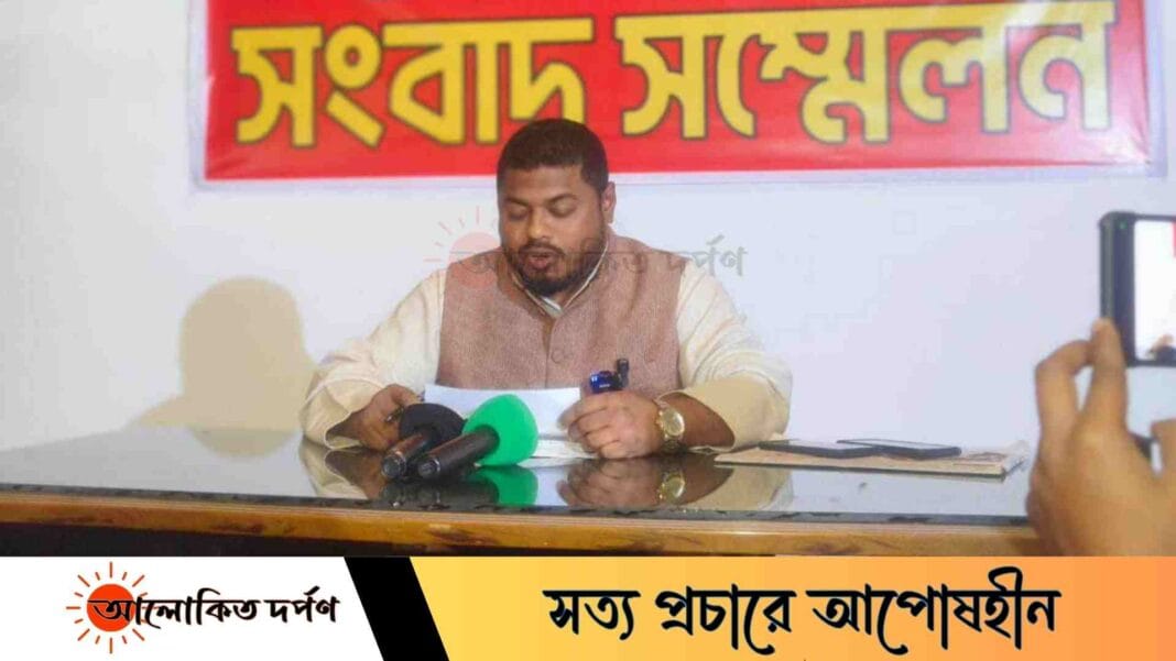 পবায় টেন্ডার বাক্স লুটের ঘটনায় ‘মিথ্যা অপপ্রচারের’ অভিযোগে সংবাদ সম্মেলন