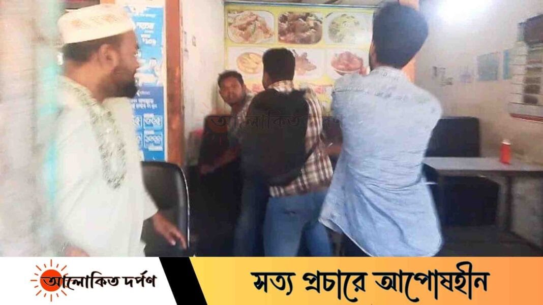 ববিতে আন্দোলনরতদের শিবির ট্যাগের অভিযোগে শিক্ষার্থীর ওপর হামলা ববিতে আন্দোলনরতদের শিবির ট্যাগের অভিযোগে শিক্ষার্থীর ওপর হামলা