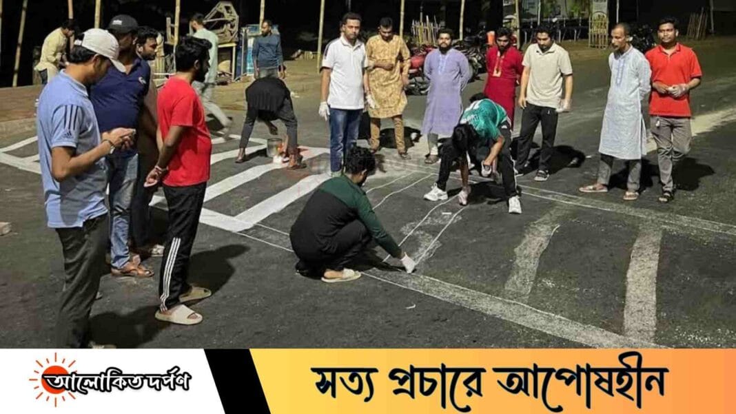 রাজশাহী মহানগর ছাত্রদলের উদ্যোগে রাস্তায় সাংকেতিক চিহ্ন অঙ্কন