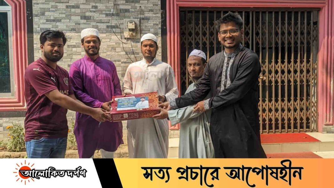 রামগঞ্জে তথ্য উপদেষ্টার পক্ষ থেকে মসজিদ-মাদ্রাসা ও এতিমখানায় খেজুর বিতরণ