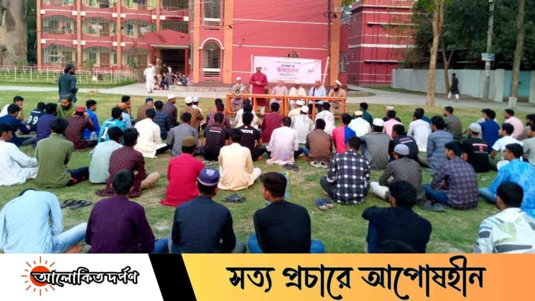 সম্প্রীতি ও ভ্রাতৃত্বের বন্ধনে রাজশাহী কলেজ মুসলিম ছাত্রাবাসের ইফতার মাহফিল