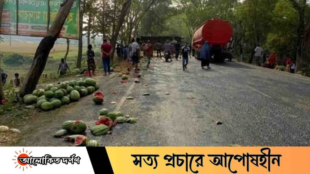 ফরিদপুরে ট্রাক-মোটরসাইকেল-রিকশার সংঘর্ষে দুইজন নিহত, নারী আহত ফরিদপুরে ট্রাক-মোটরসাইকেল-রিকশার সংঘর্ষে দুইজন নিহত, নারী আহত