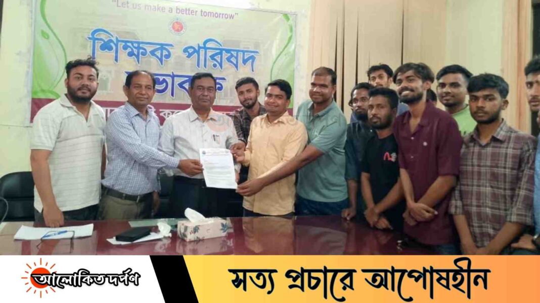 বেসিক আইসিটি কোর্স পুনরায় চালুর দাবিতে রাজশাহী কলেজে ছাত্রদলের স্মারকলিপি প্রদান