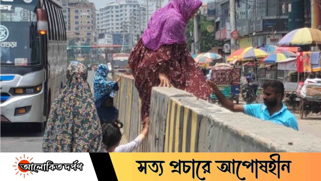 সাভার স্ট্যান্ডে যাত্রীদুর্ভোগ, সড়ক বিভক্তি গুলো যে গলার কাটা সাভার স্ট্যান্ডে যাত্রীদুর্ভোগ, সড়ক বিভক্তি গুলো যে গলার কাটা