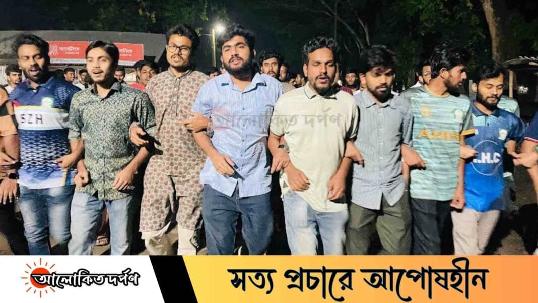 হাসনাত আবদুল্লাহর ওপর সন্ত্রাসী হামলার প্রতিবাদে ইবিতে বিক্ষোভ
