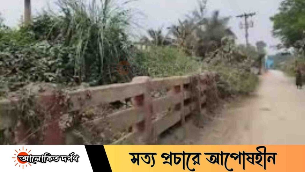 রামগঞ্জে মোরশেদ ব্রিকসের মাটি দিয়ে ব্রিজের মুখ ভরাট, ক্ষুব্ধ এলাকাবাসী রামগঞ্জে মোরশেদ ব্রিকসের মাটি দিয়ে ব্রিজের মুখ ভরাট, ক্ষুব্ধ এলাকাবাসী