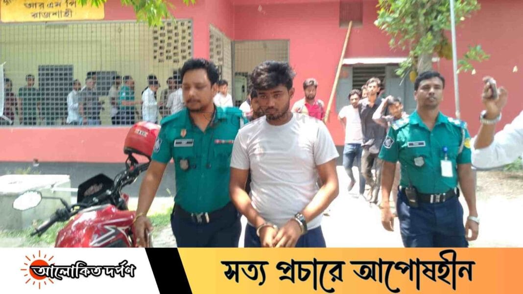 ছাত্রলীগ কর্মীকে আটকের পর পুলিশের হাতে তুলে দিল ছাত্রদল-ছাত্রশিবির