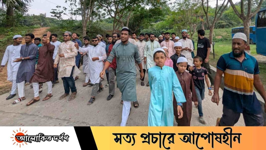 কুবিতে আওয়ামী লীগ নিষিদ্ধের দাবিতে শিক্ষার্থীদের বিক্ষোভ