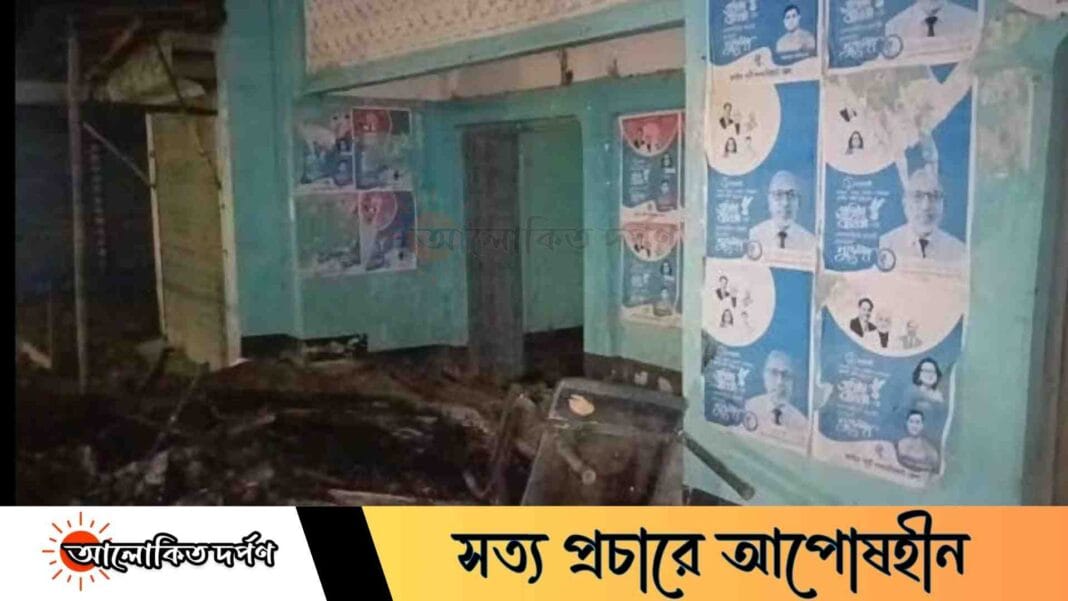 লালমনিরহাটে জাতীয় পার্টির কার্যালয়ে হামলা, লুটপাট ও অগ্নিসংযোগ