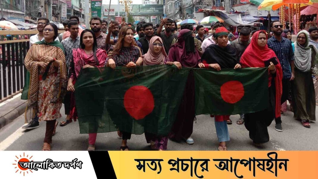 মিটফোর্ডে ব্যবসায়ী হত্যার প্রতিবাদে রাজশাহীতে শিক্ষার্থীদের বিক্ষোভ