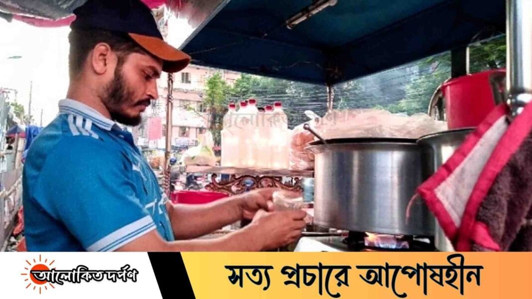 বাবাকে হারিয়েও দমেননি রাজশাহী কলেজের মোহাম্মদ আলী, সামলাচ্ছেন পরিবার ও লেখাপড়া বাবাকে হারিয়েও দমেননি রাজশাহী কলেজের মোহাম্মদ আলী, সামলাচ্ছেন পরিবার ও লেখাপড়া