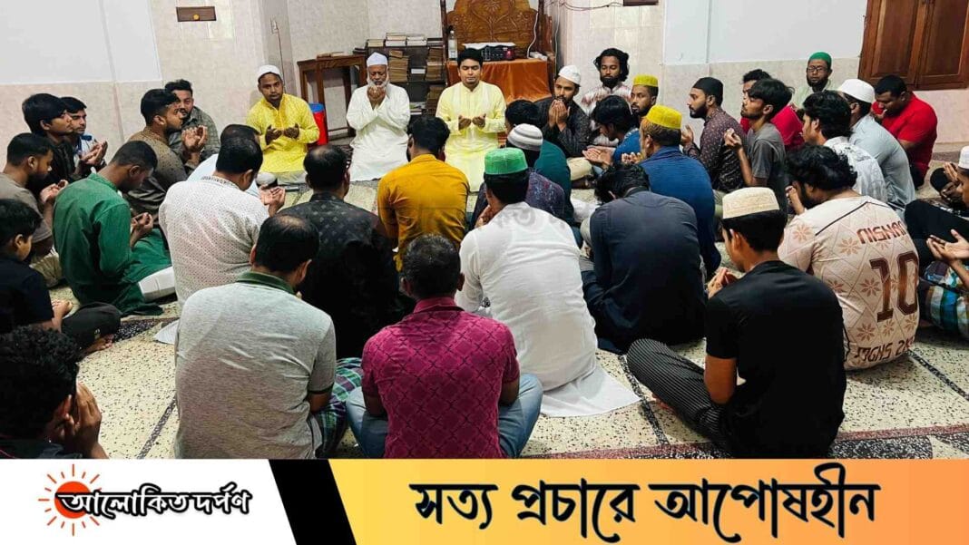 জুলাই আন্দোলনের শহীদদের স্মরণে রাজশাহী কলেজ ছাত্রদলের দোয়া ও মিলাদ মাহফিল