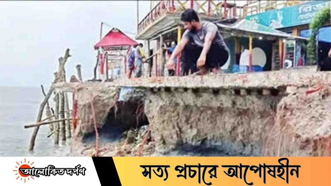 আস্তে আস্তে মেঘনার পেটে হারিয়ে যাচ্ছে আলতাফ মাস্টার ঘাট আস্তে আস্তে মেঘনার পেটে হারিয়ে যাচ্ছে আলতাফ মাস্টার ঘাট