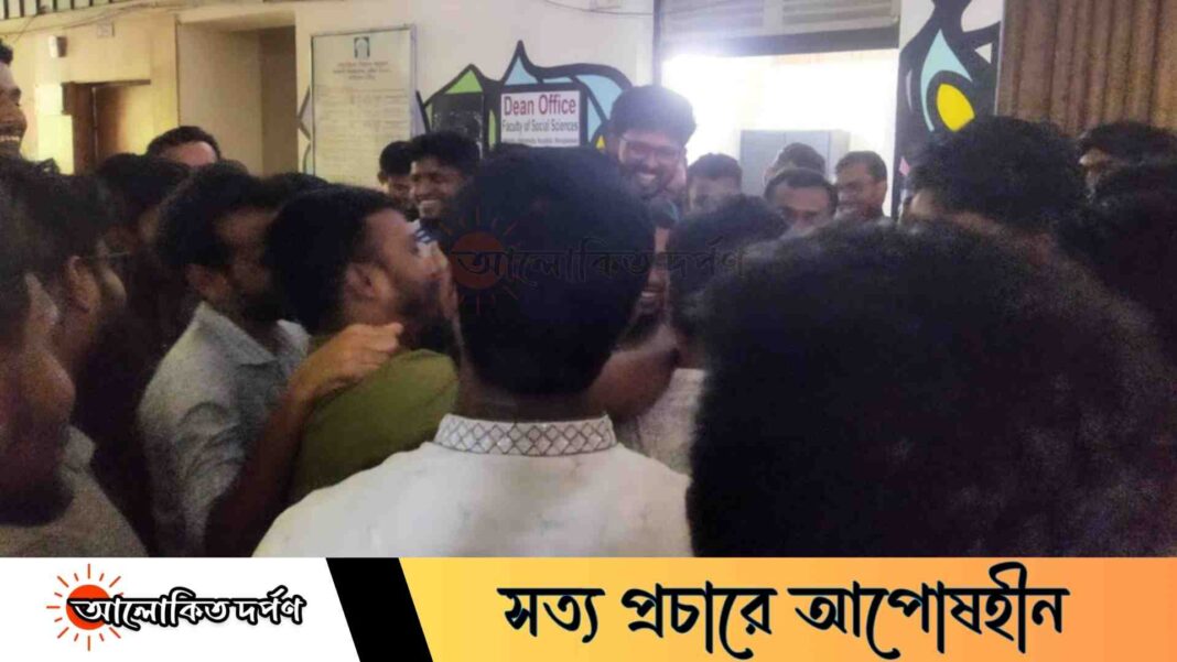 ক্লাসে প্রবেশ ঘিরে ইবি শিক্ষকের সাথে শিবিরের বাকবিতন্ডা ক্লাসে প্রবেশ ঘিরে ইবি শিক্ষকের সাথে শিবিরের বাকবিতন্ডা
