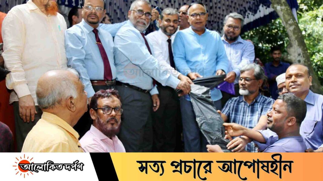 ইবি জিয়া পরিষদের চালকদের মাঝে রেইনকোট বিতরণ