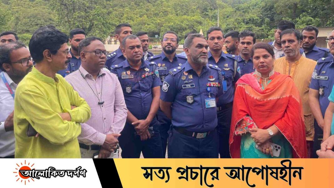 সীতাকুণ্ডের চন্দ্রনাথ ধাম পরিদর্শন করলেন জেলা প্রশাসক