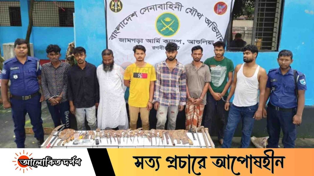 আশুলিয়ায় যৌথ বাহিনীর বিশেষ অভিযান: ছাত্র-জনতা হত্যা মামলার আসামিসহ ৮ জন গ্রেপ্তার
