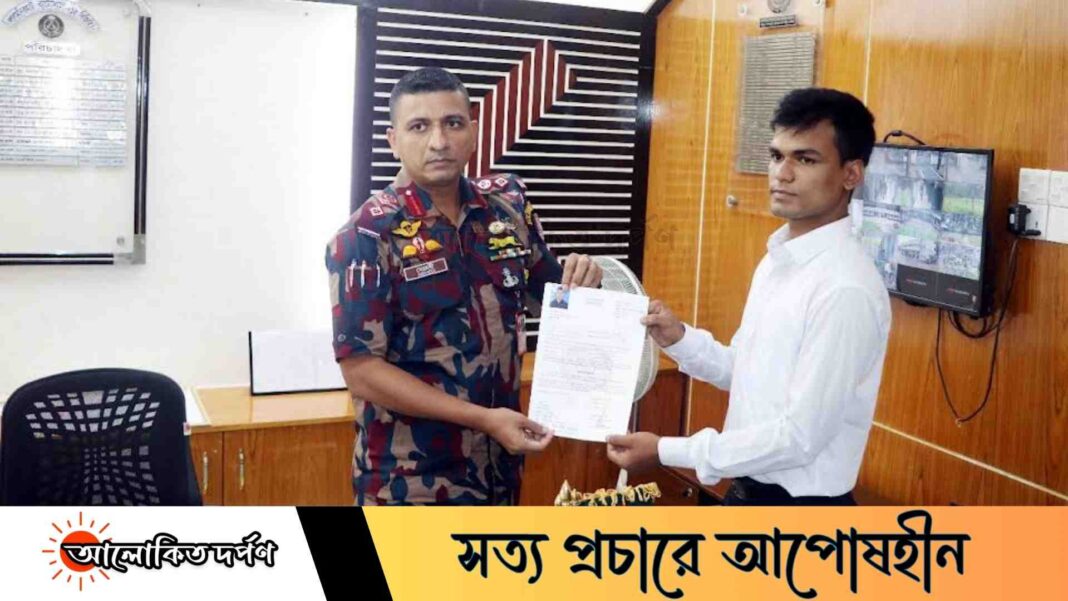 আলোচিত সীমান্ত হত্যার শিকার সেই ফেলানীর ছোটভাই পেলেন বিজিবির চাকরি আলোচিত সীমান্ত হত্যার শিকার সেই ফেলানীর ছোটভাই পেলেন বিজিবির চাকরি