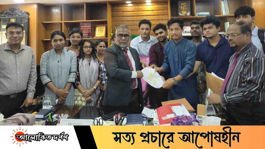 ইবিতে দুর্গাপূজায় পরীক্ষা স্থগিতসহ দুই দাবিতে সনাতন ধর্মাবলম্বীদের স্মারকলিপি