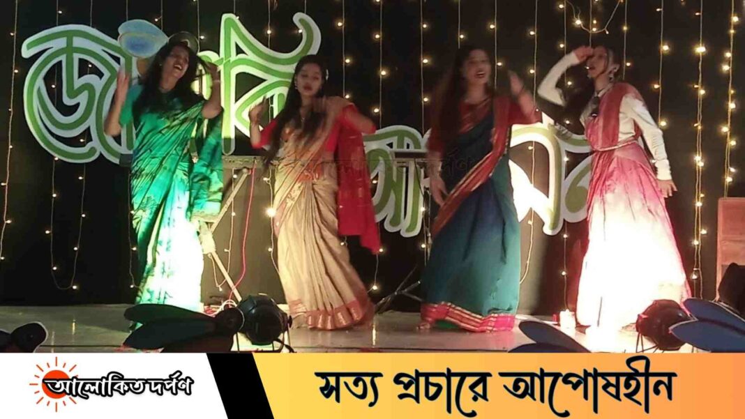 ইবিতে চারুকলা বিভাগের নবীন শিক্ষার্থীদের বরণে জোনাকি আগমন উৎসব ইবিতে চারুকলা বিভাগের নবীন শিক্ষার্থীদের বরণে জোনাকি আগমন উৎসব