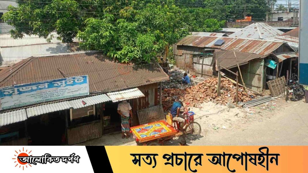 বালিয়াকান্দিতে ক্রয়কৃত জমিতে ঘর নির্মাণে বাধা প্রদানের অভিযোগ বালিয়াকান্দিতে ক্রয়কৃত জমিতে ঘর নির্মাণে বাধা প্রদানের অভিযোগ