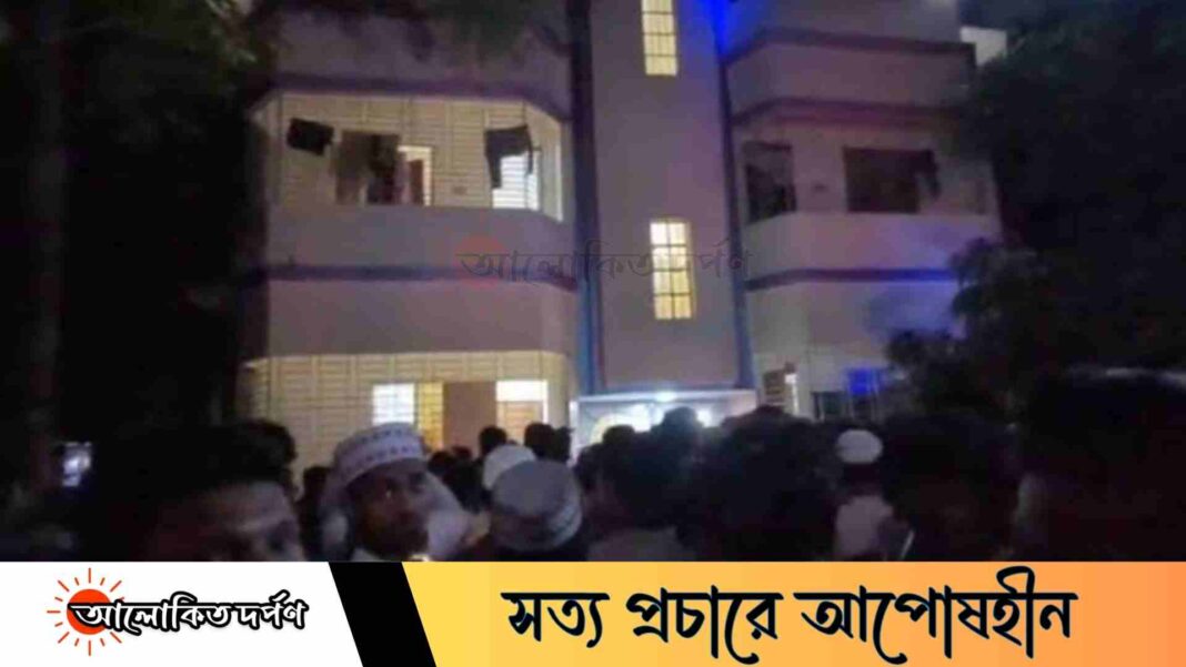 রামগঞ্জে মা-মেয়েকে জবাই করে হত্যা, স্বর্ণালংকারসহ অর্ধ কোটি টাকার মালামাল লুট রামগঞ্জে মা-মেয়েকে জবাই করে হত্যা, স্বর্ণালংকারসহ অর্ধ কোটি টাকার মালামাল লুট