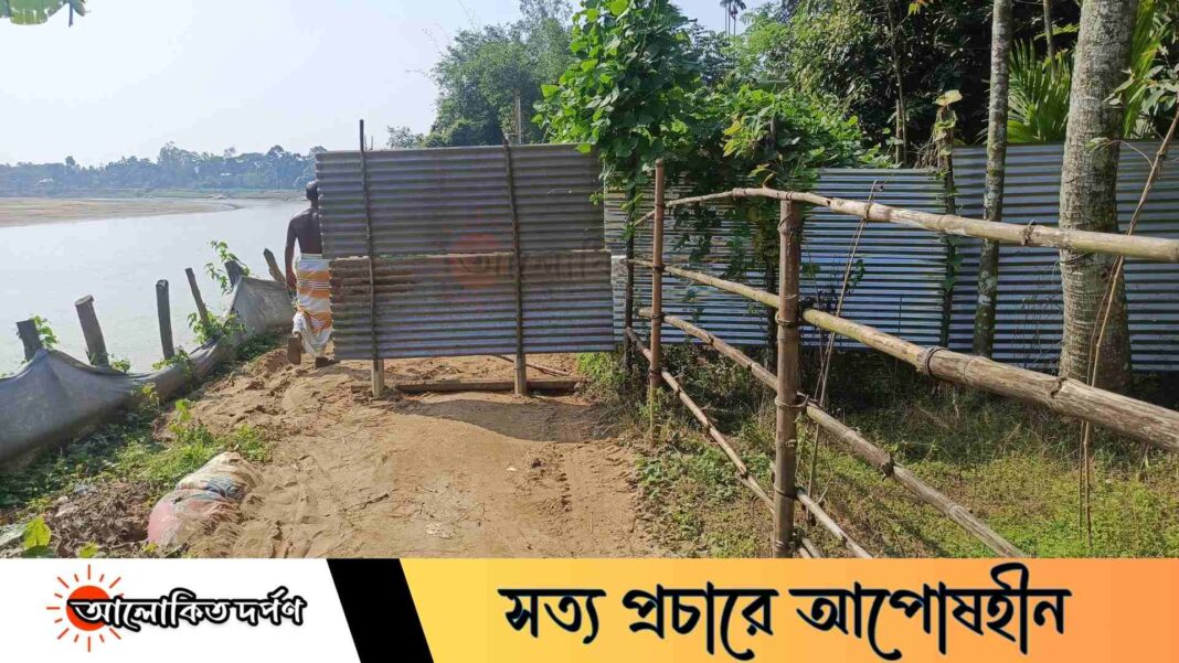 নালিতাবাড়ীতে চলাচলের রাস্তায় টিনের বেড়া: বিপাকে ৩০পরিবার