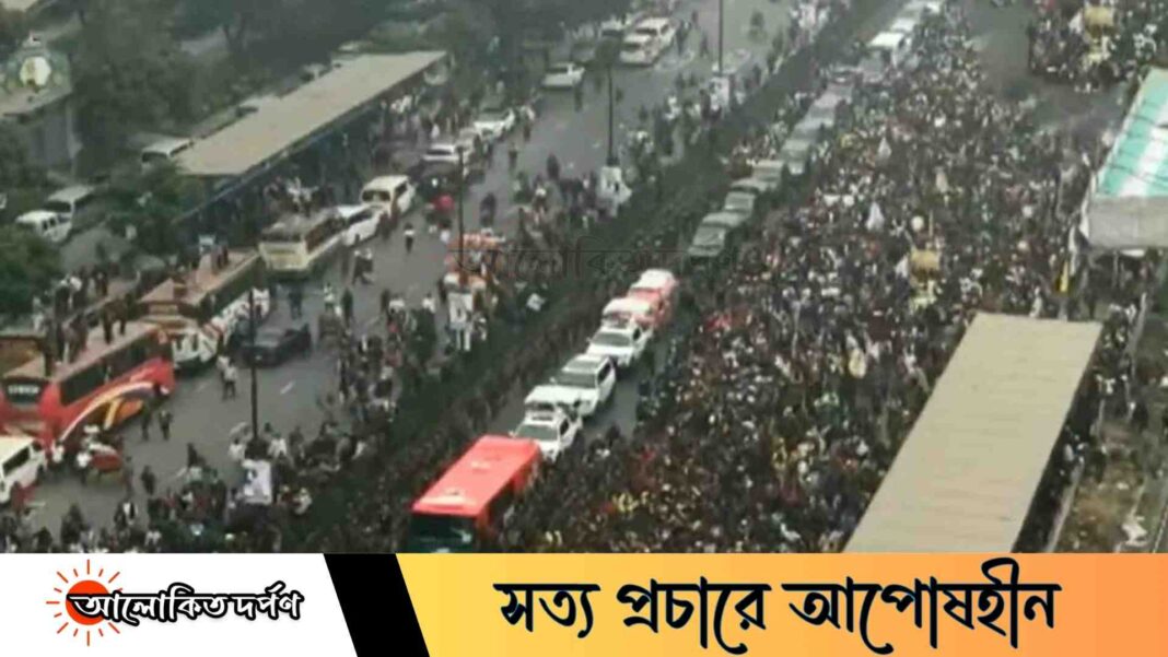 ৩০০ ফিটের সংবর্ধনাস্থলে ধীরে এগোচ্ছে তারেক রহমানের গাড়িবহর