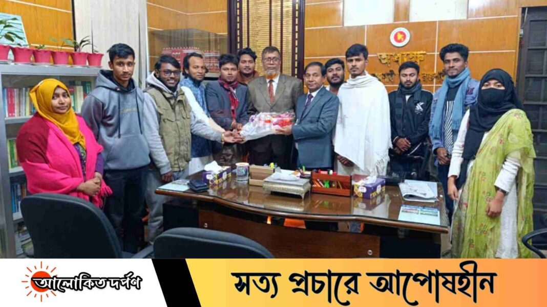 রাজশাহী কলেজের নবনিযুক্ত অধ্যক্ষকে আরসিআরইউ’র ফুলেল শুভেচ্ছা